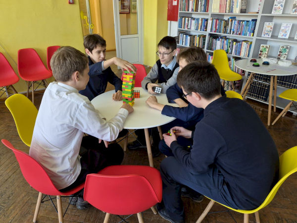 В подростковом познавательном пространстве «Импульс» проходит «Игротека в библиотеке»