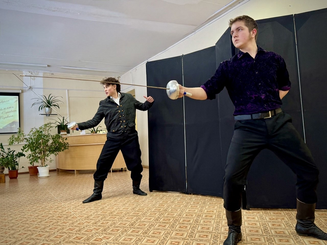 МЫ ВНОВЬ ЧИТАЕМ ПУШКИНСКИЕ СТРОКИ